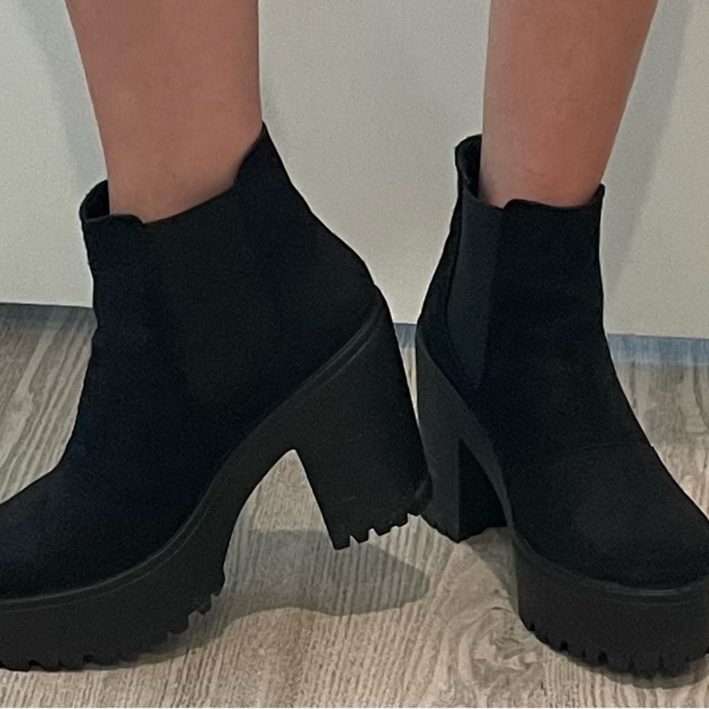 Steve Madden Black Chunky Heel Boots